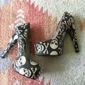 ☠️Betsy Johnson heels☠️